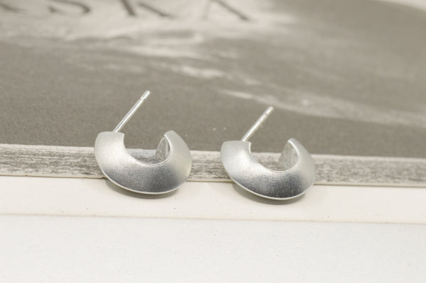 Òr Huggie Earrings - Recycled Silver