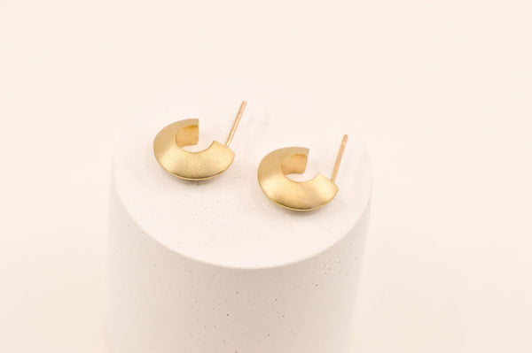 Òr Huggie Earrings - 9ct Recycled Gold